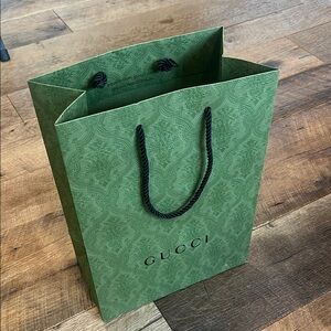 Gucci Green paper Shopping Bag